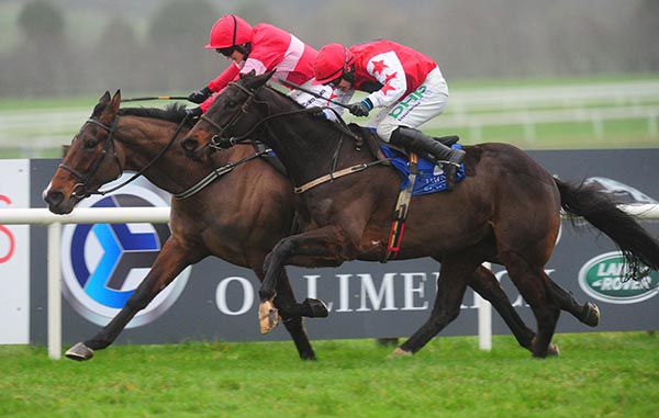 Small Farm (Katie O'Farrell, far-side) fends off Voix Des Tiep (Paul Townend)