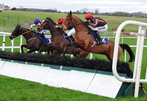 Secret Cargo (nearest) jumps to the front at the last