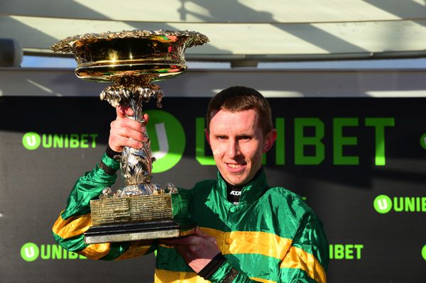 Mark Walsh has a suspected broken leg