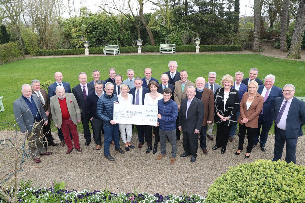 AIR presenting a cheque to Irish Injured Jockeys representatives Photo carolinenorris ie