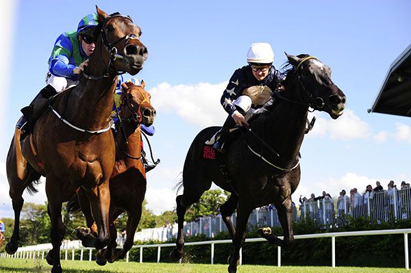 Lumsden (left) just holds off Cruella Dovil