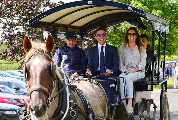 Frankie Dettori and his wife Katherine arrive at Killarney Racecourse by jaunting car  