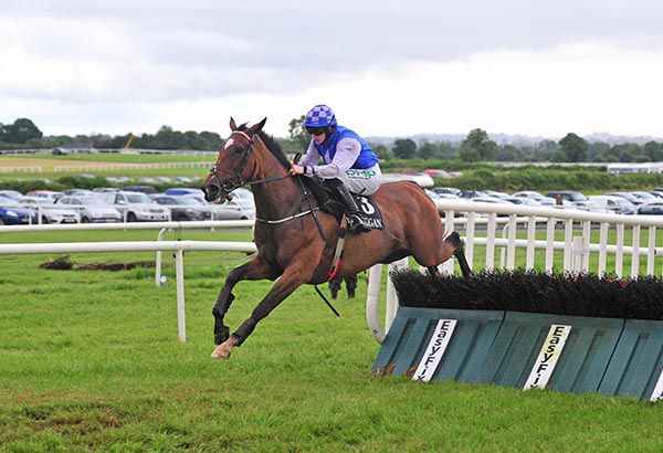 MISTY MILLIE and Rachael Blackmore win the Kilbeggan Irish Whiskey Handicap
