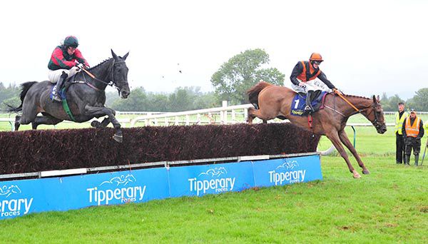Deans Road, far side, beats Lucky Pat in Tipperary
