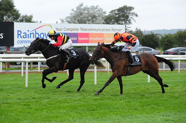 Snegurochka and Phidelma Elvin (far side) beat Jelona