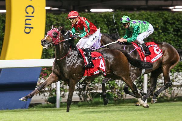 Helene Charisma wins the night's Class 2 