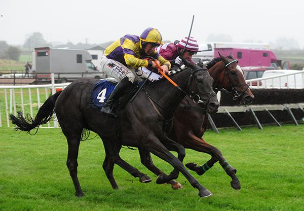 Wavelength, near side, sees off Lou Trek