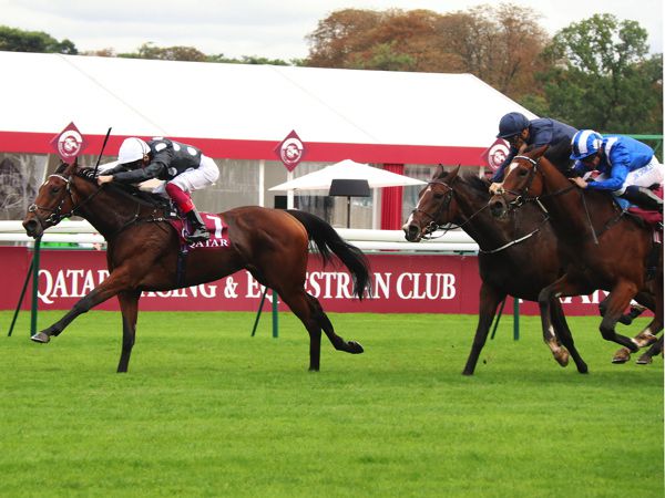 Anapurna (Frankie Dettori) beating Delphinia on Saturday