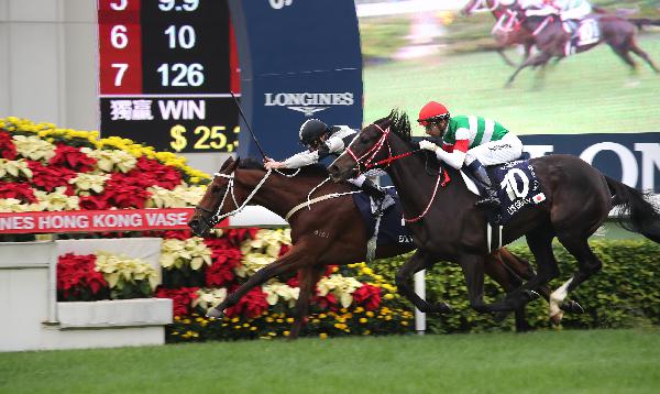 Exultant wins the 2018 LONGINES Hong Kong Vase.