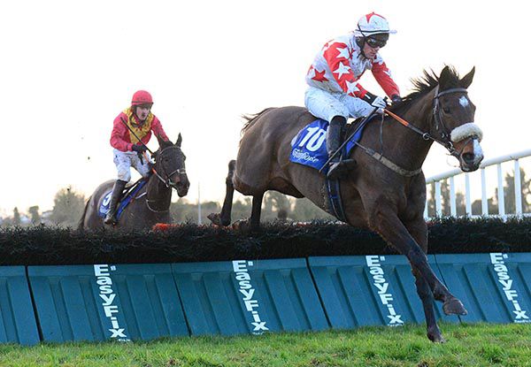 Goulane Jessie (Simon Torrens) beats Howaya Aoife (Ricky Doyle)