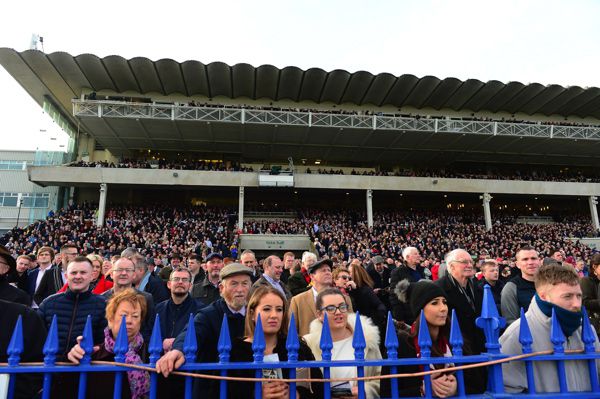 Leopardstown crowd