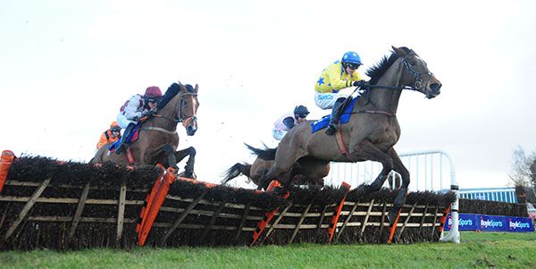 Granny Knot and Sean O'Keeffe lead over the last