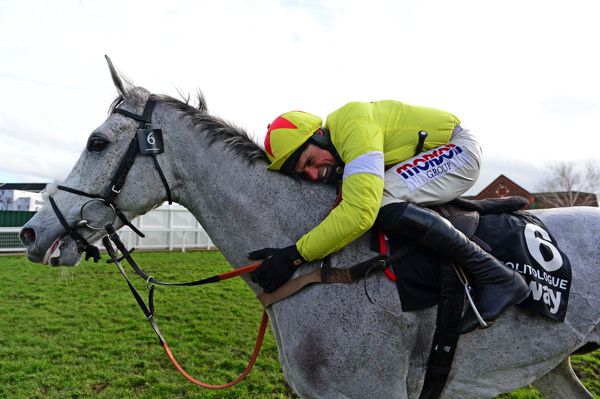 Politologue and Harry Skelton