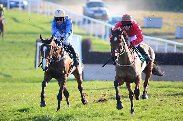 On The Sod (Rob James, nearside) is about to kick on from Handy Headon (Declan Lavery)