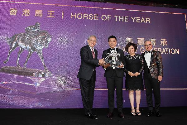 The Kwok family collecting the last year's prize for Beauty Generation