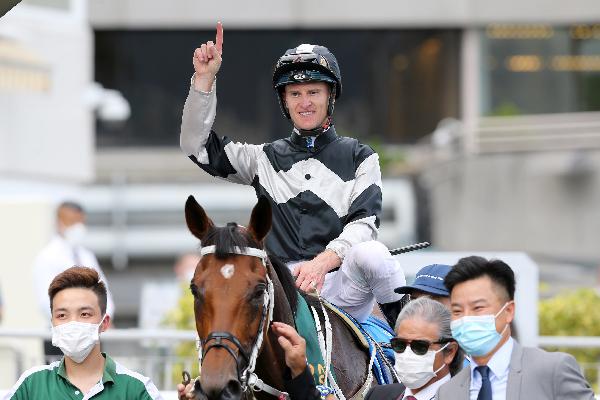 Purton recovered from a mishap to take the ride on Exultant 