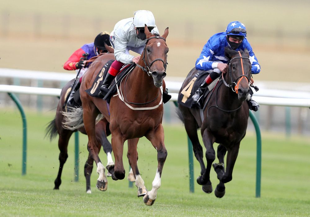 Eye Of Heaven and Frankie Dettori (grey silks) winning on debut at Newmarket