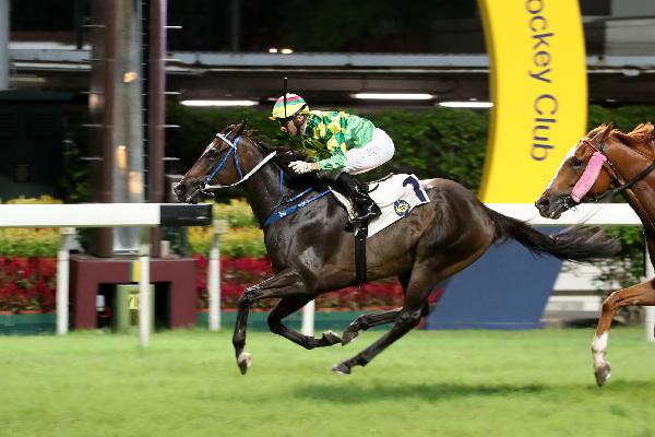 Green Luck seals a double for Joao Moreira and Caspar Fownes