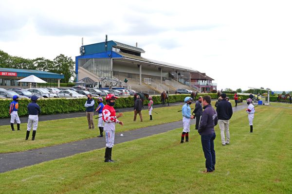 Owners not permitted to race in Ireland until restrictions are eased further