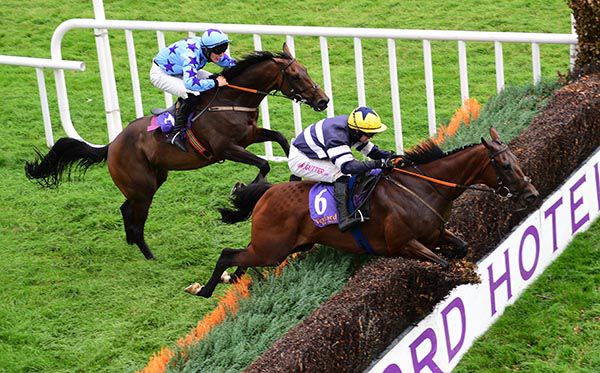 Peaches And Cream leads Roi De Dubai over the second last