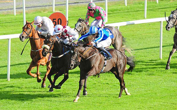 Vormir, blue, grabs the lead in the closing stages