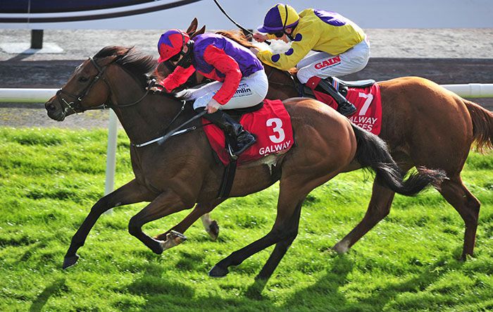 Teed Up and Billy Lee (near side) lead from eventual third Khafaaq