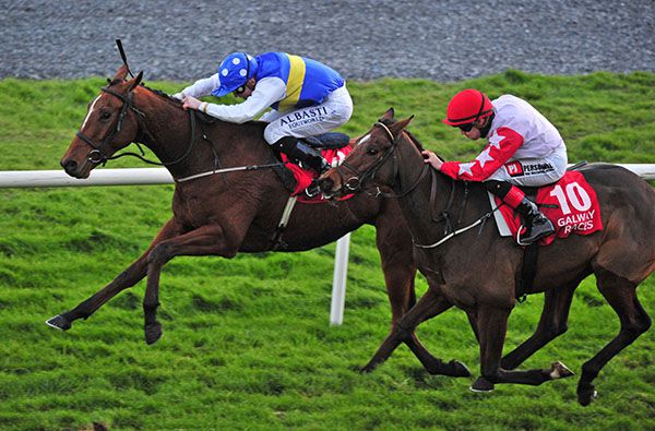 Final Endeavour and Gavin Ryan (far side) win from Der Mac