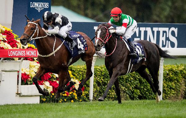 Exultant (inside) narrowly edges Lys Gracieux in the LONGINES Hong Kong Vase.