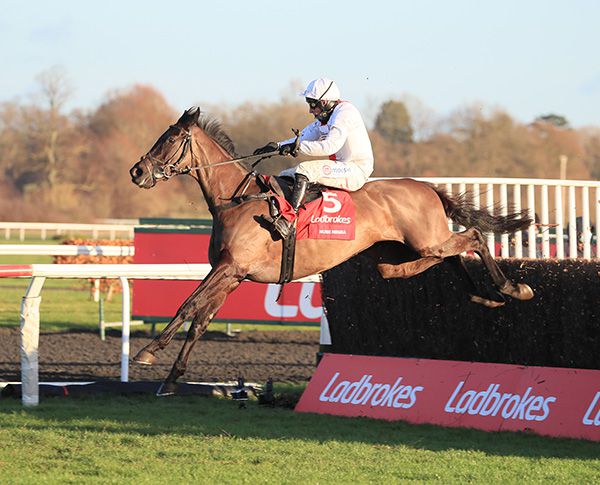 Nube Negra and Harry Skelton