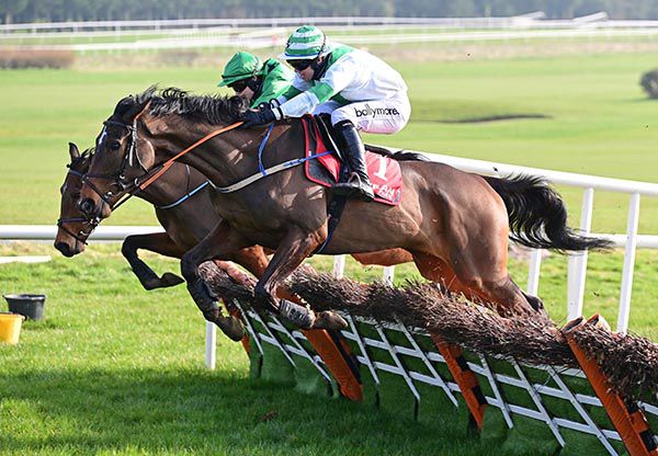 An Epic Song and Darragh O'Keeffe (near side) got the better of Easca Peasca