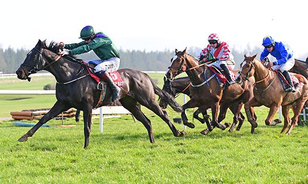Iberia and Ricky Doyle (left) win from Knight Of Malta (red and white)