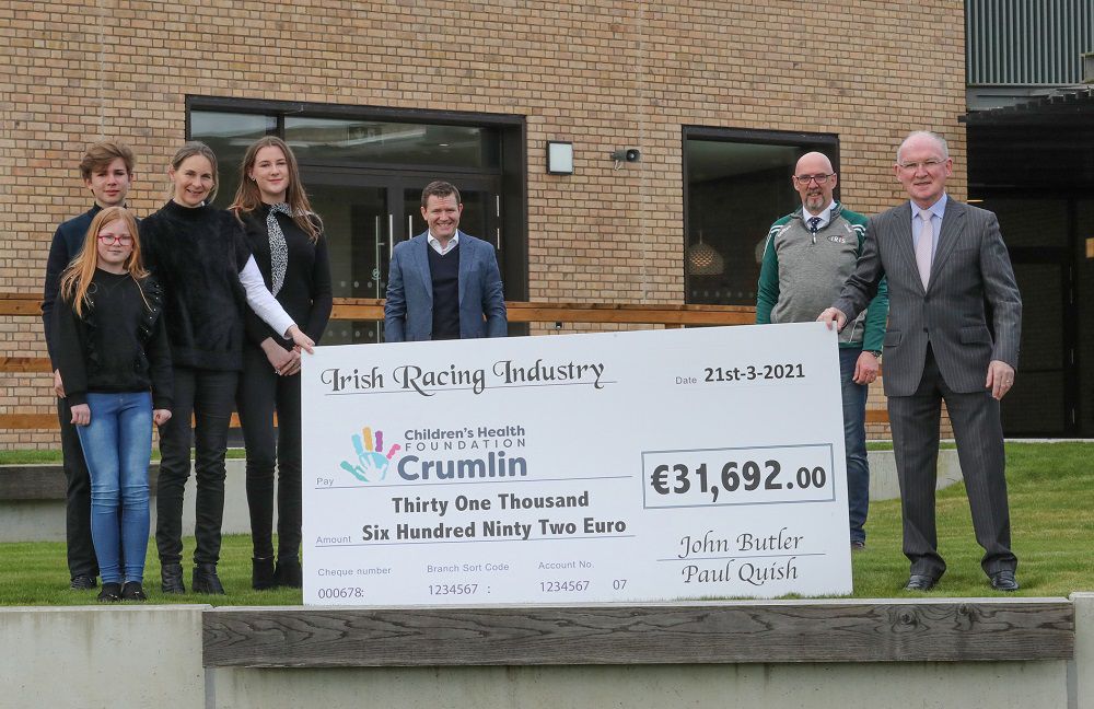 The Smullen family pictured with John Butler,Paul Quish & Adrian McGoldrick (Photo carolinenorris ie)