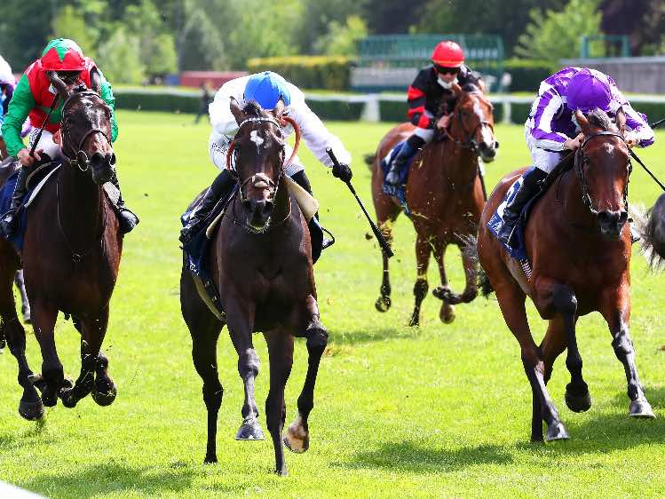 Couersamba beating Mother Earth (right)