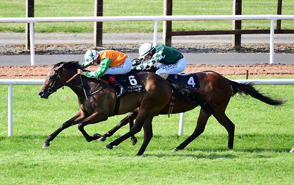 Sea Breezing and Ronan Whelan (left) win from Dream Oasis  
