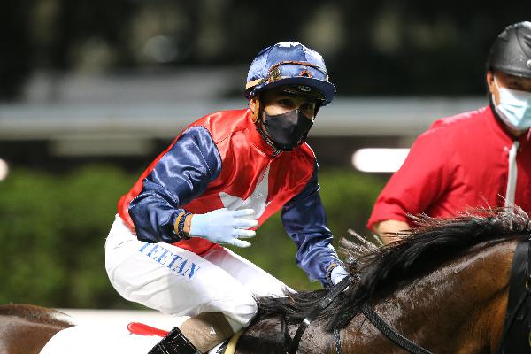 The Mauritian Magician celebrates a Valley quartet.