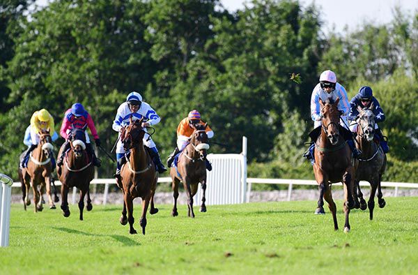 Lispendense, right, moving clear on the bridle
