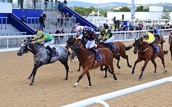 Blastofmagic (grey) just gets the better of Red Cymbal 