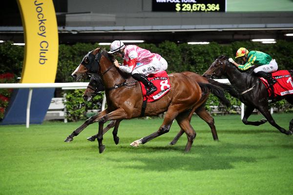 Harry Bentley combines with Douglas Whyte and Turin Redstar.