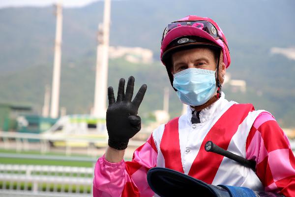 Blake Shinn is looking to guide Sky Field to G2 glory this weekend.