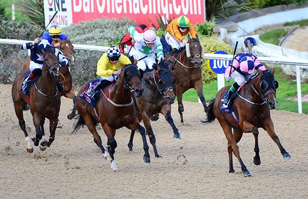 Adams Barbour wins under Chris Hayes