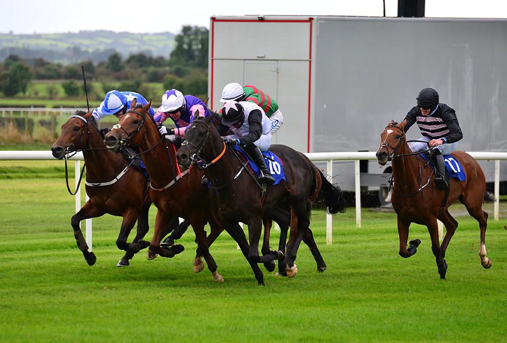 Trebizond and Dylan Robinson (black and white) beat Custers Mistake (centre) 