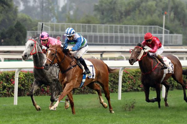 Voyage Warrior (middle) wins the 2020 G2 Sprint Cup (1200m).