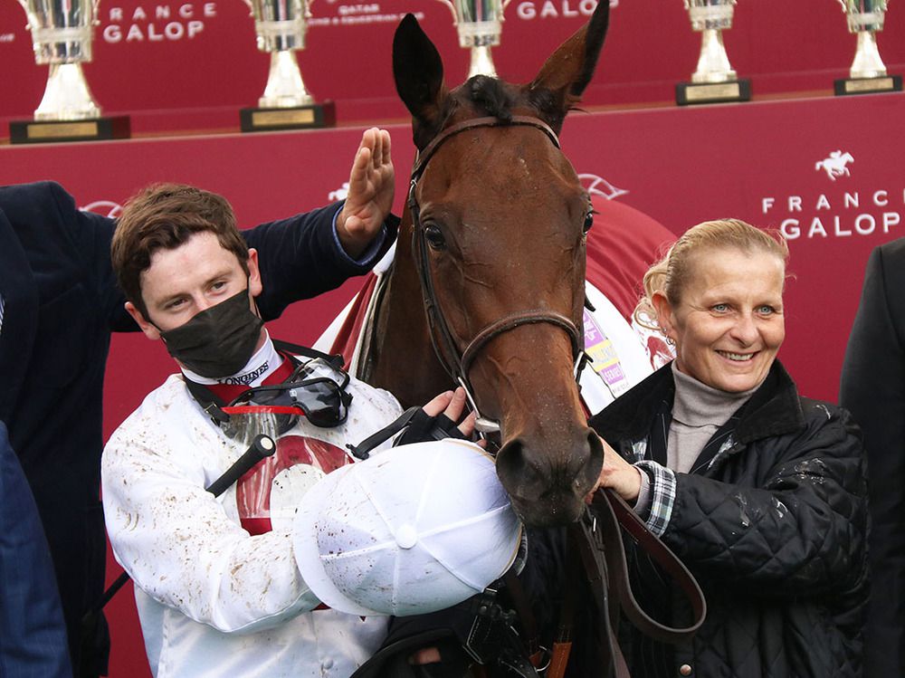 Zellie and Oisin Murphy after winning the Qatar Prix Marcel Boussac 