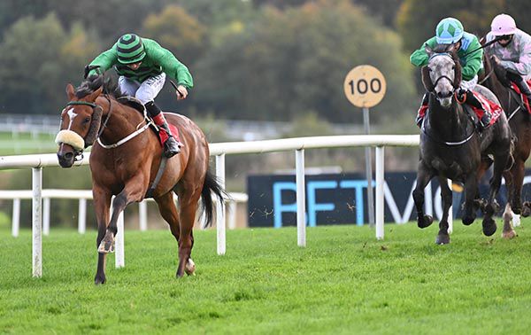 Slieve Bearnagh powers away from the pursuers