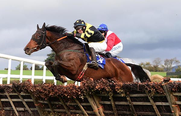 Monishter Are Mwee leads Guily Billy over the last