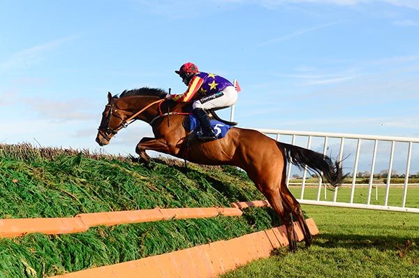 Barry O'Neill sends Vaucelet on