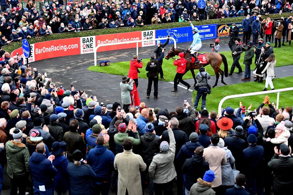 Great scenes at Fairyhouse as Honeysuckle returns to the winner's enclosure
