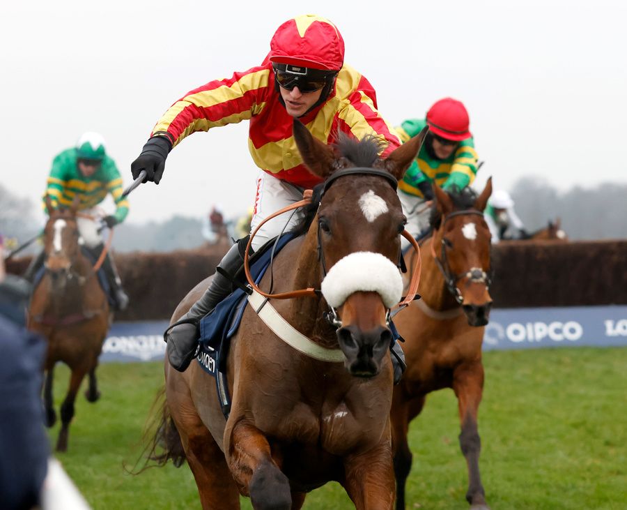 Annsam is ridden out to beat Phoenix Way (red cap)