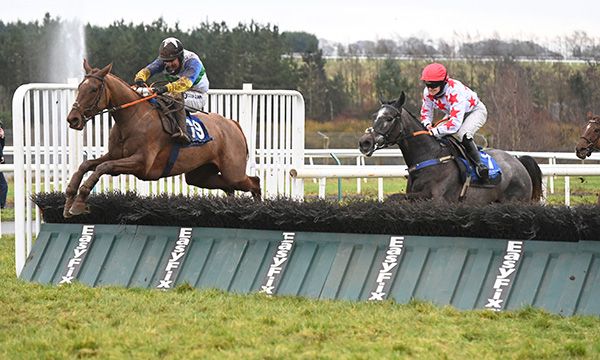 Donnrua Dream leads Kingston Kid over the last
