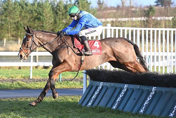 Split The Bucket and Mark Walsh clear the last